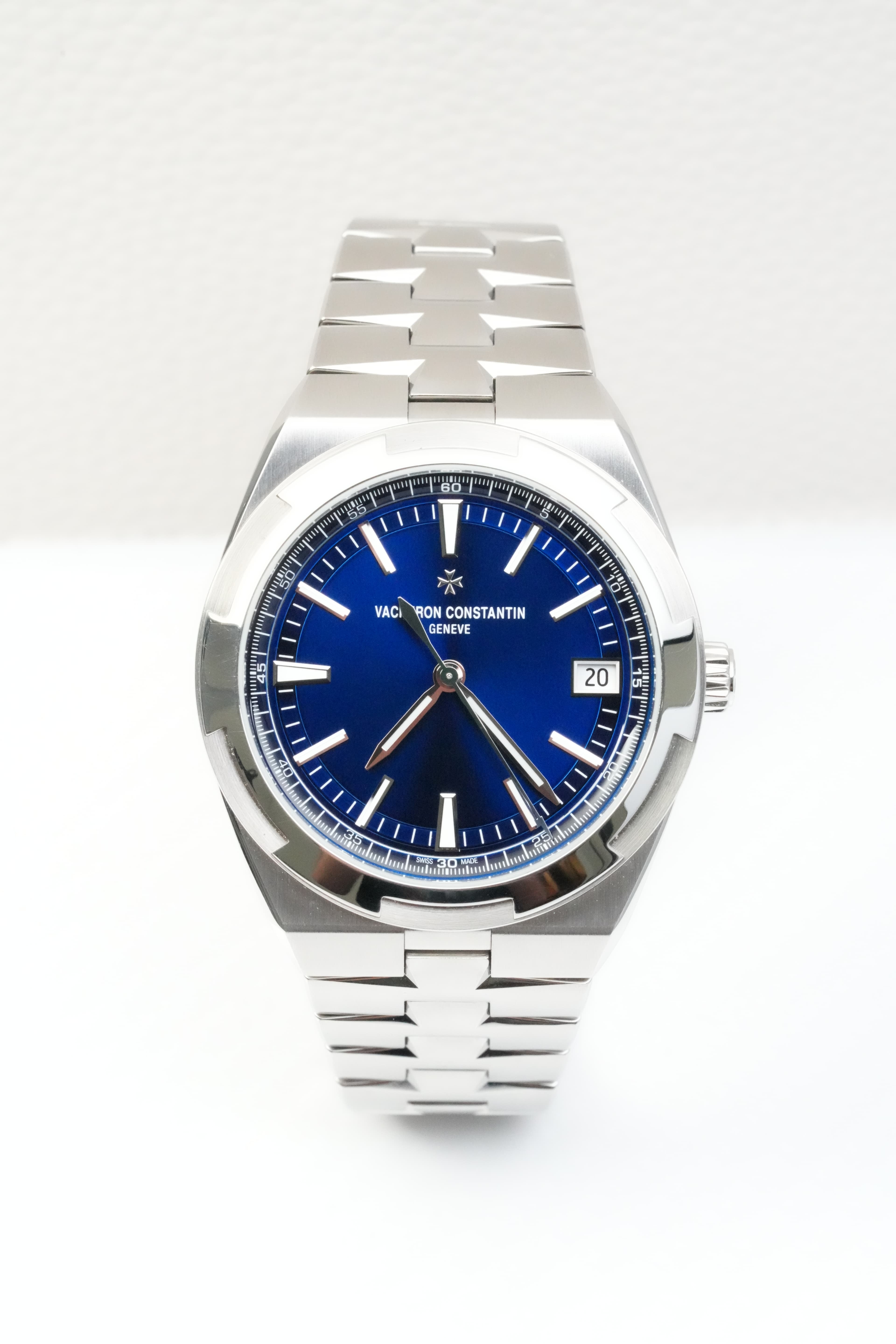 Vacheron Constantin  Overseas Self-Winding  view 2