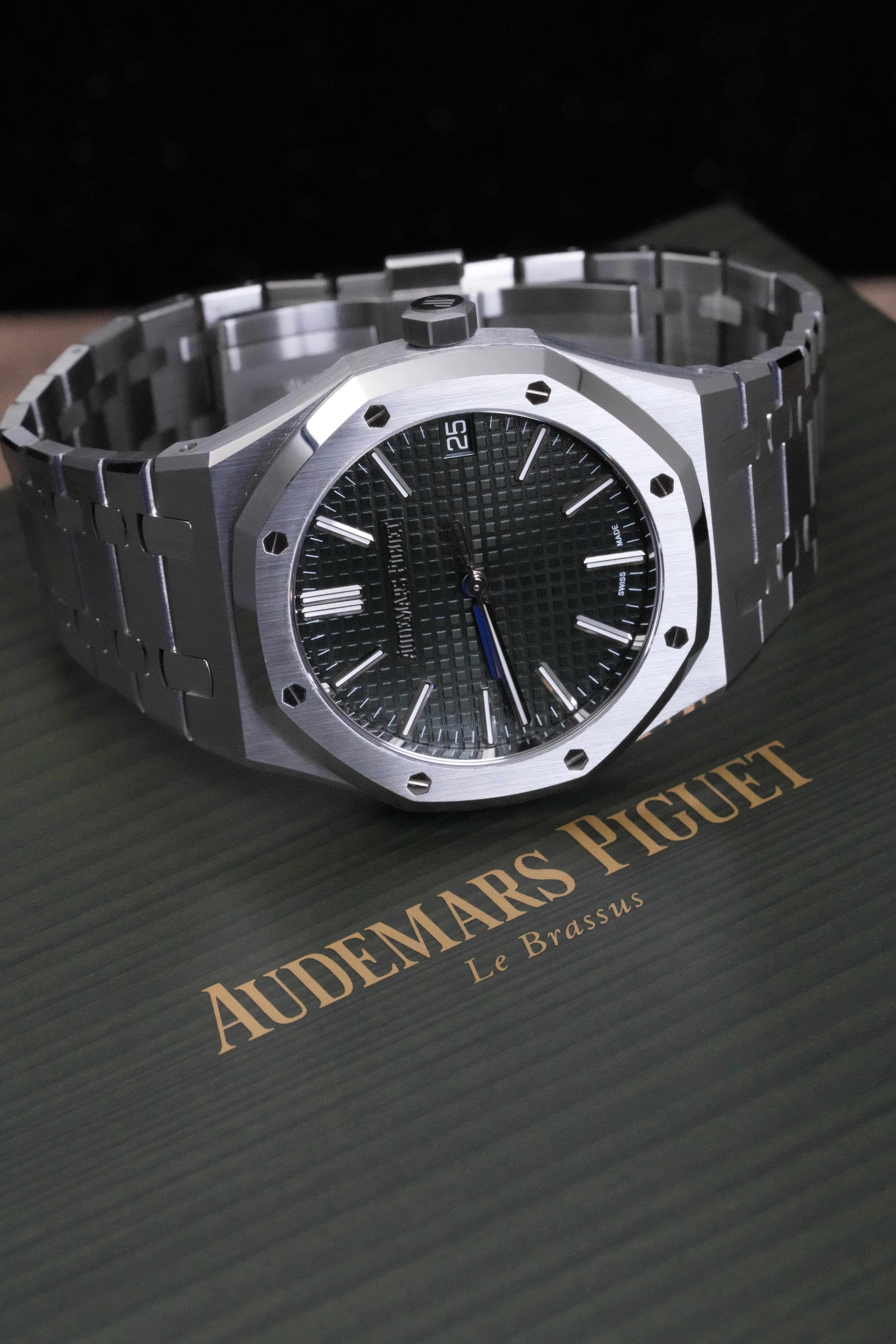 Audemars Piguet Royal Oak Green  view 3