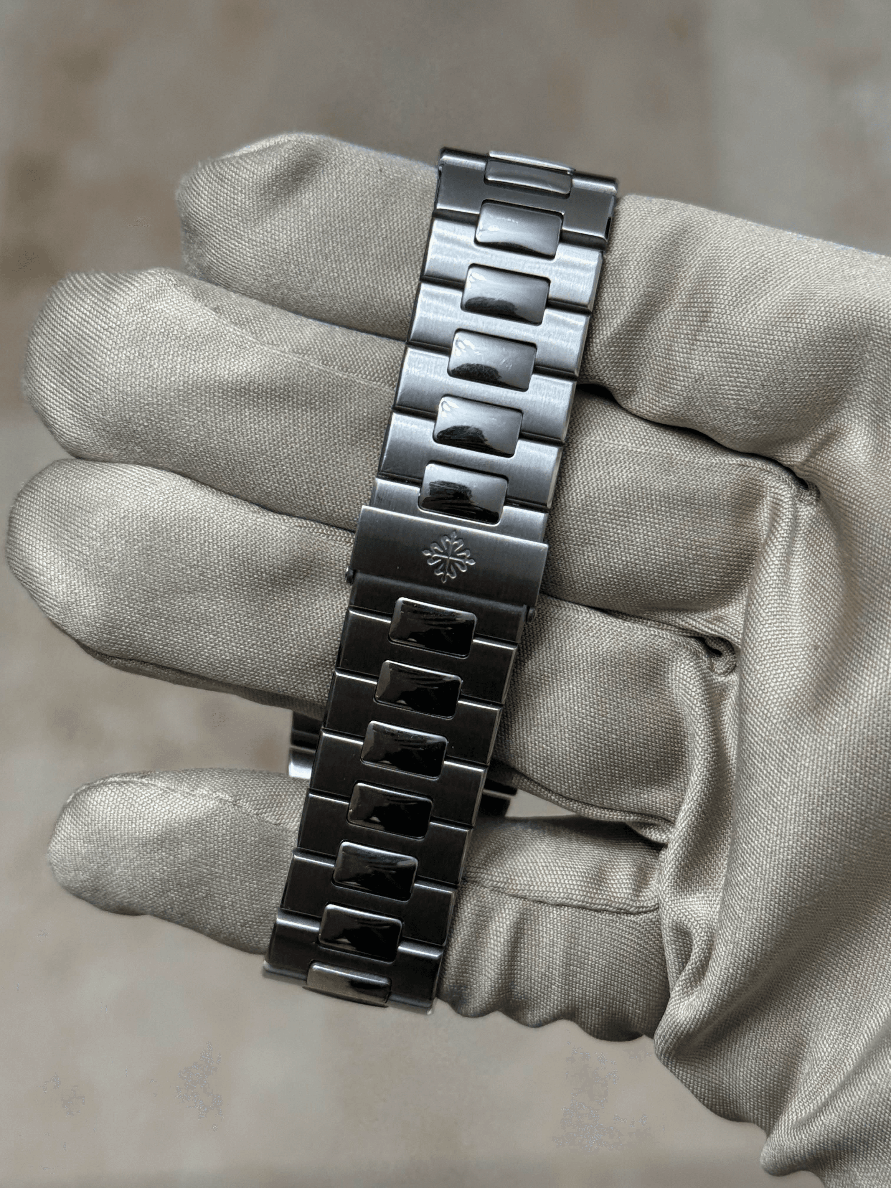 Patek Philippe Nautilus view 5