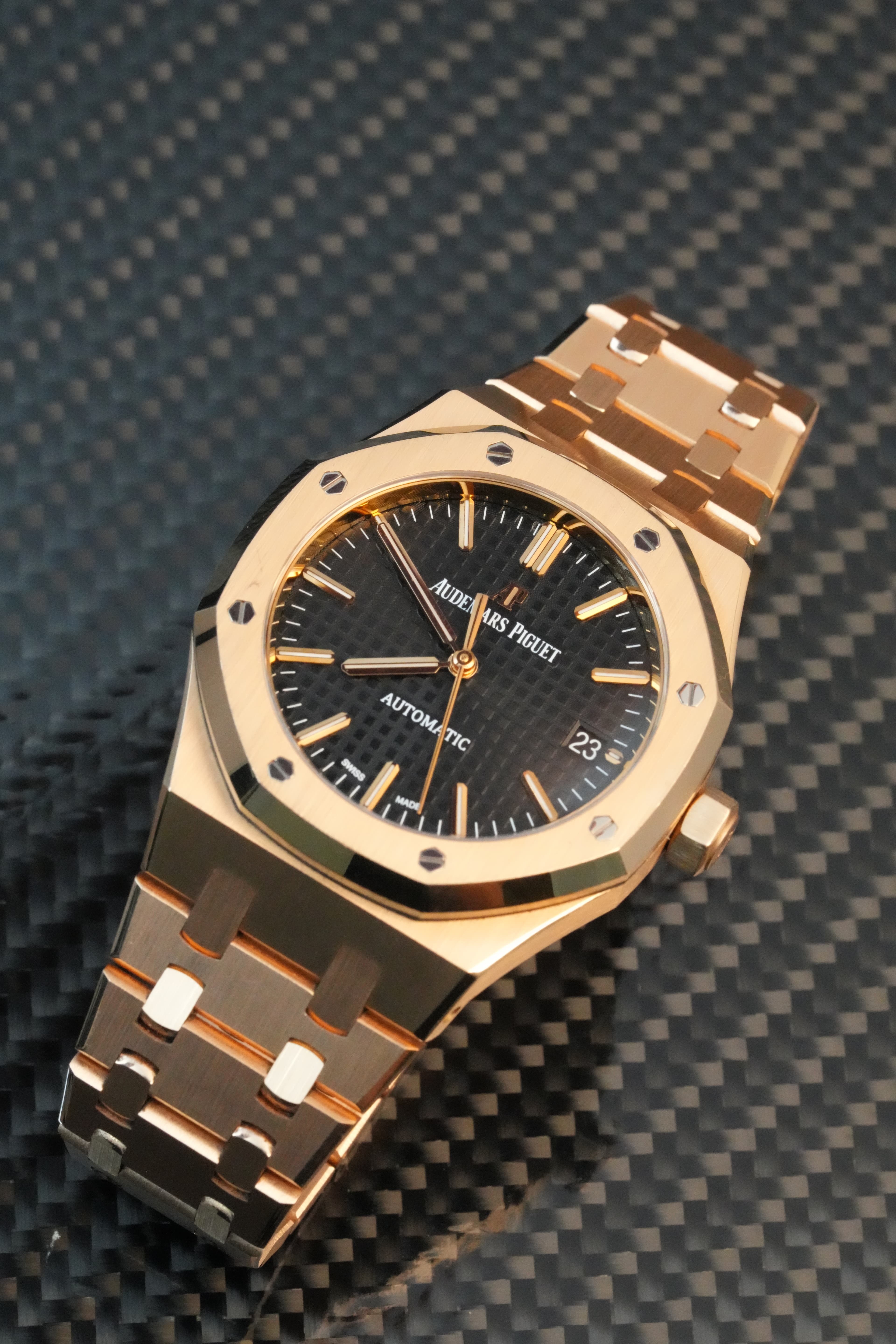 Audemars Piguet Royal Oak Gold view 9