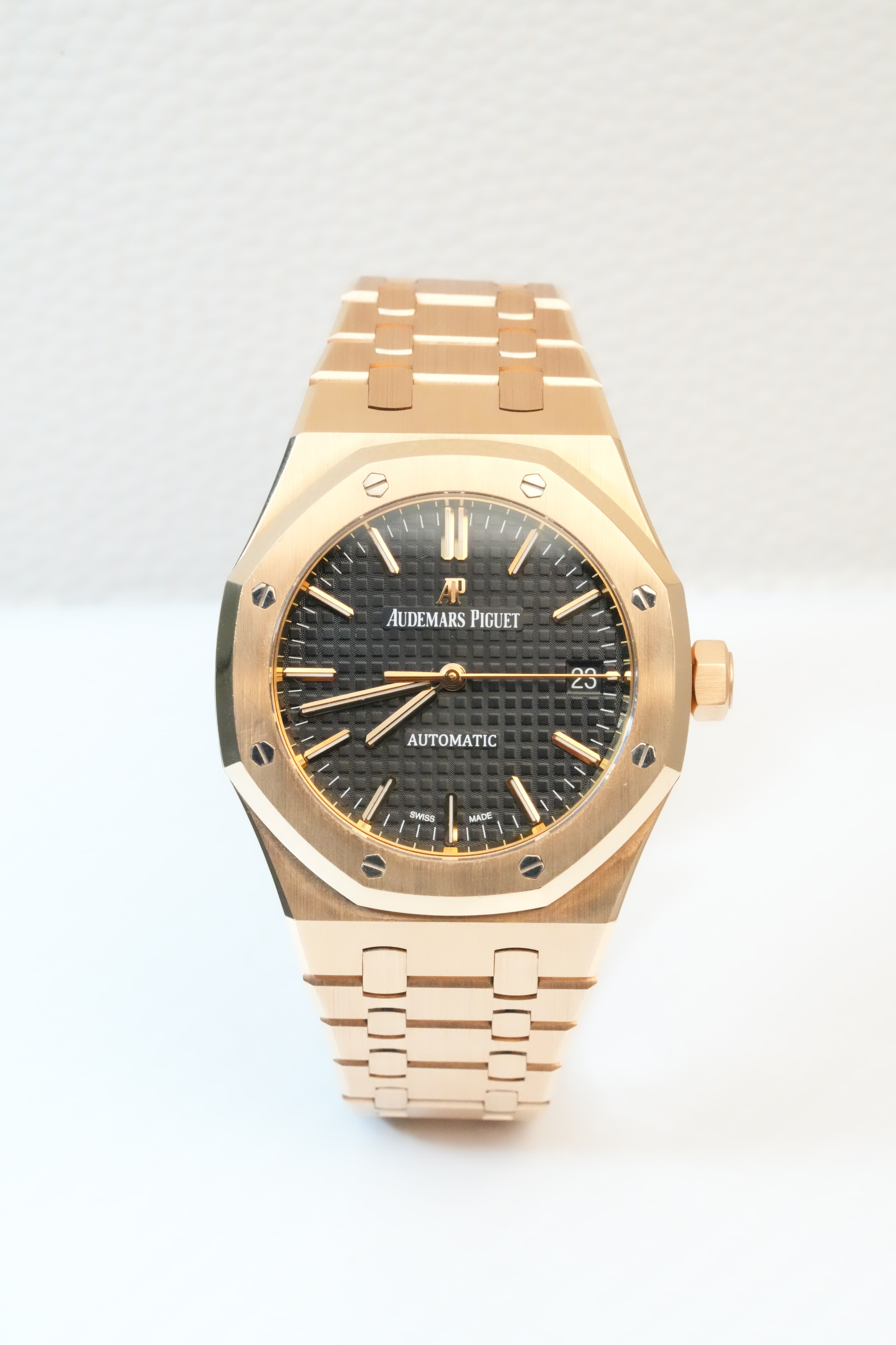 Audemars Piguet Royal Oak Gold view 2