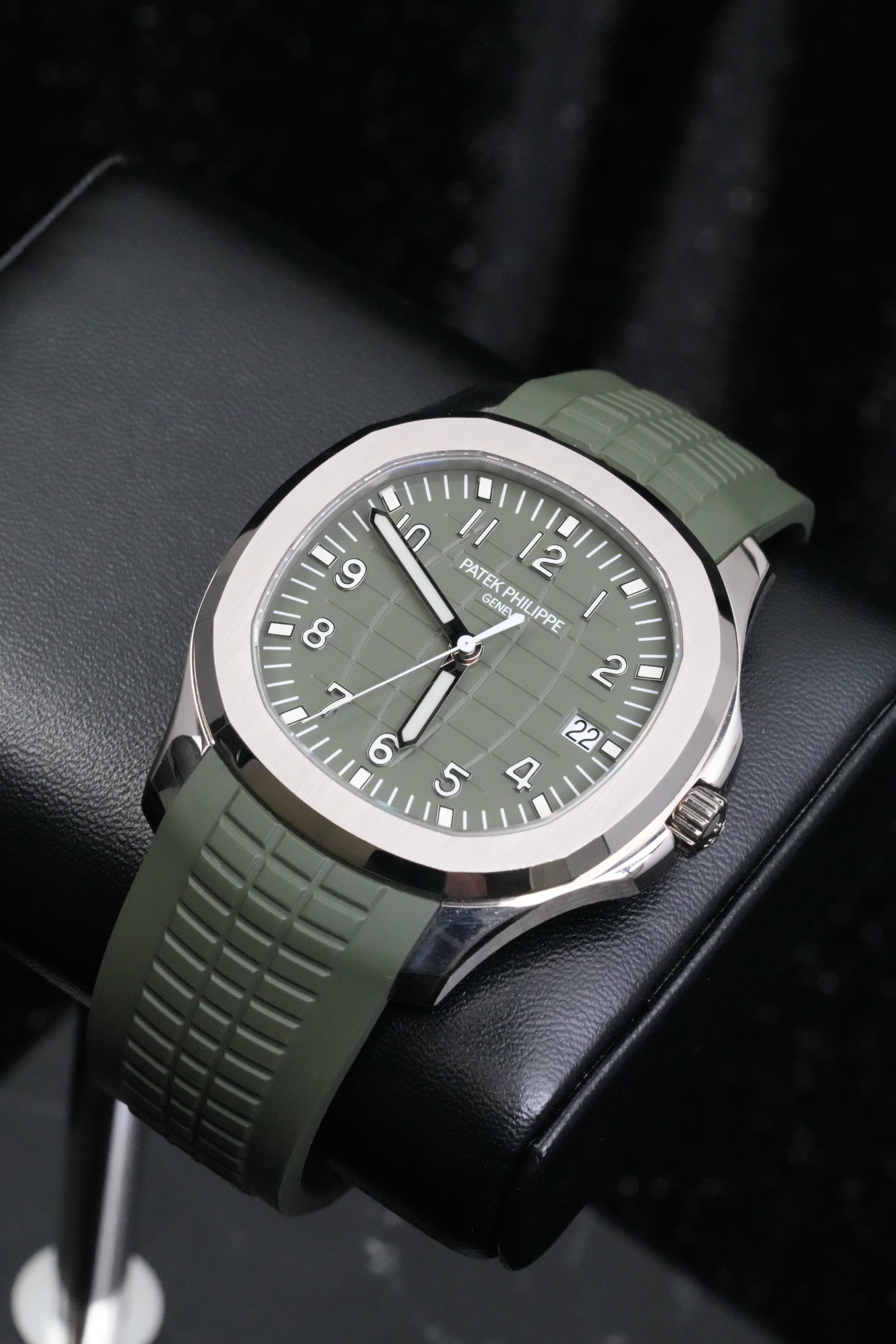Patek Philippe Aquanaut  view 3