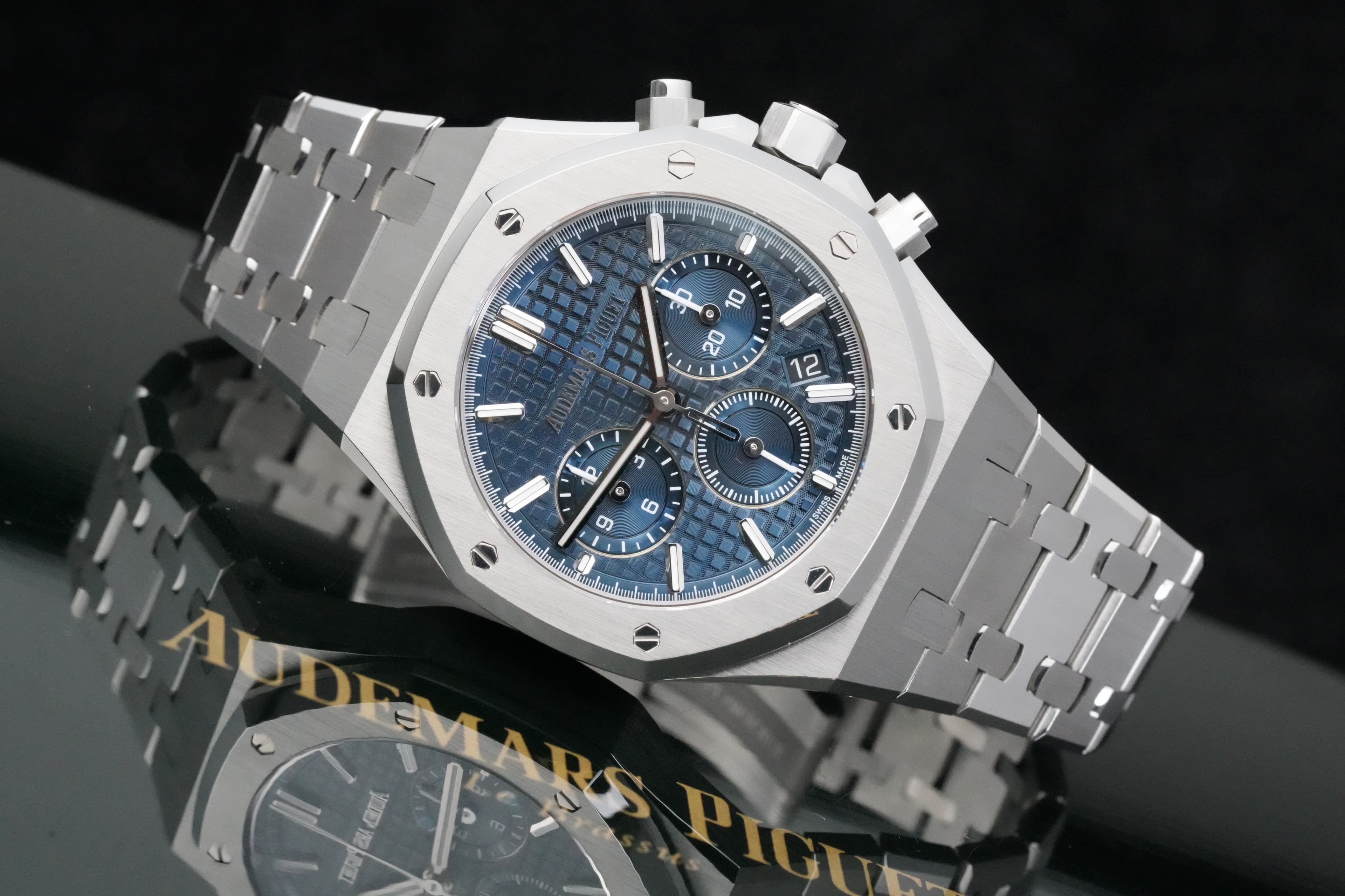 Audemars Piguet Royal Oak view 2