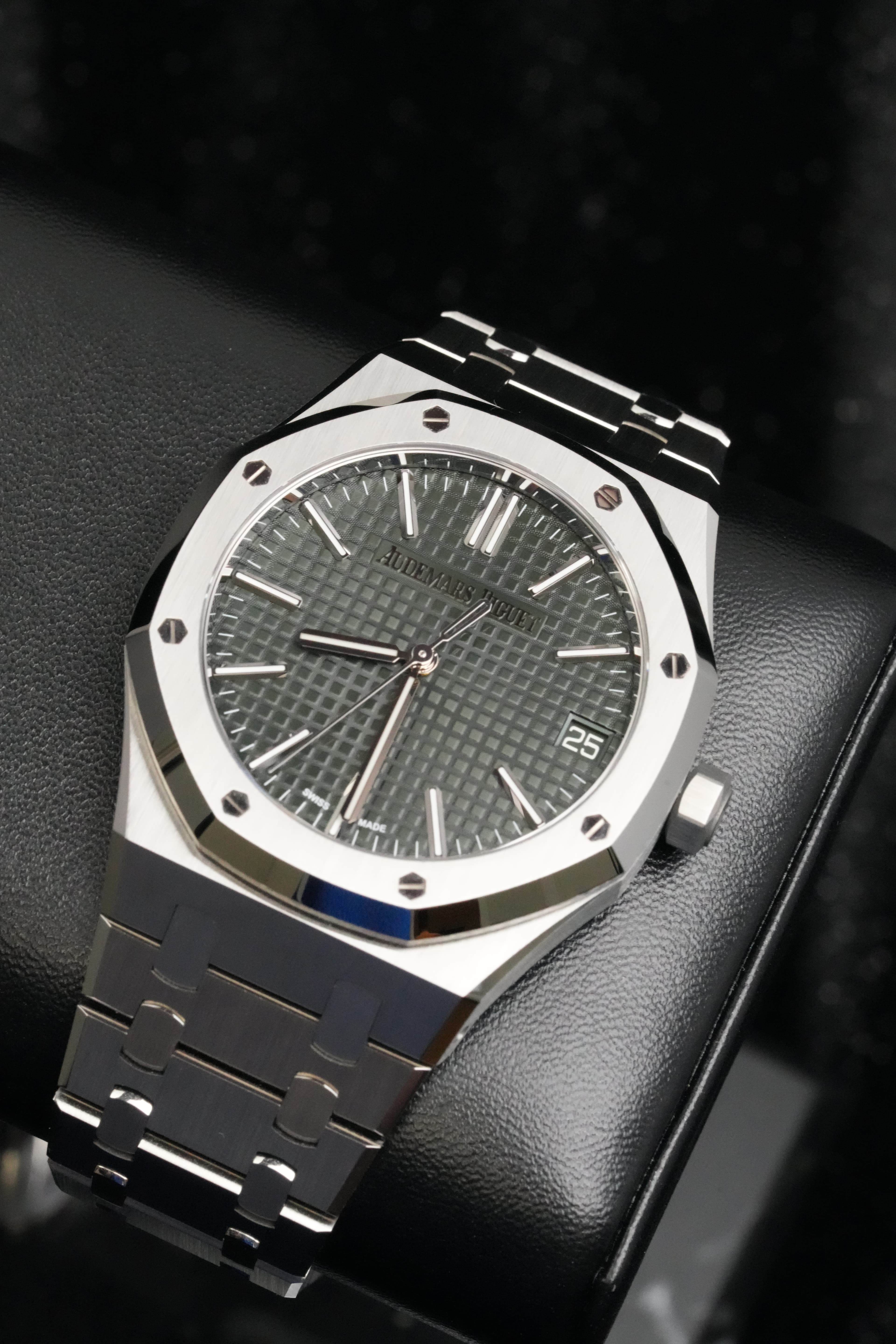 Audemars Piguet Royal Oak Green  view 9