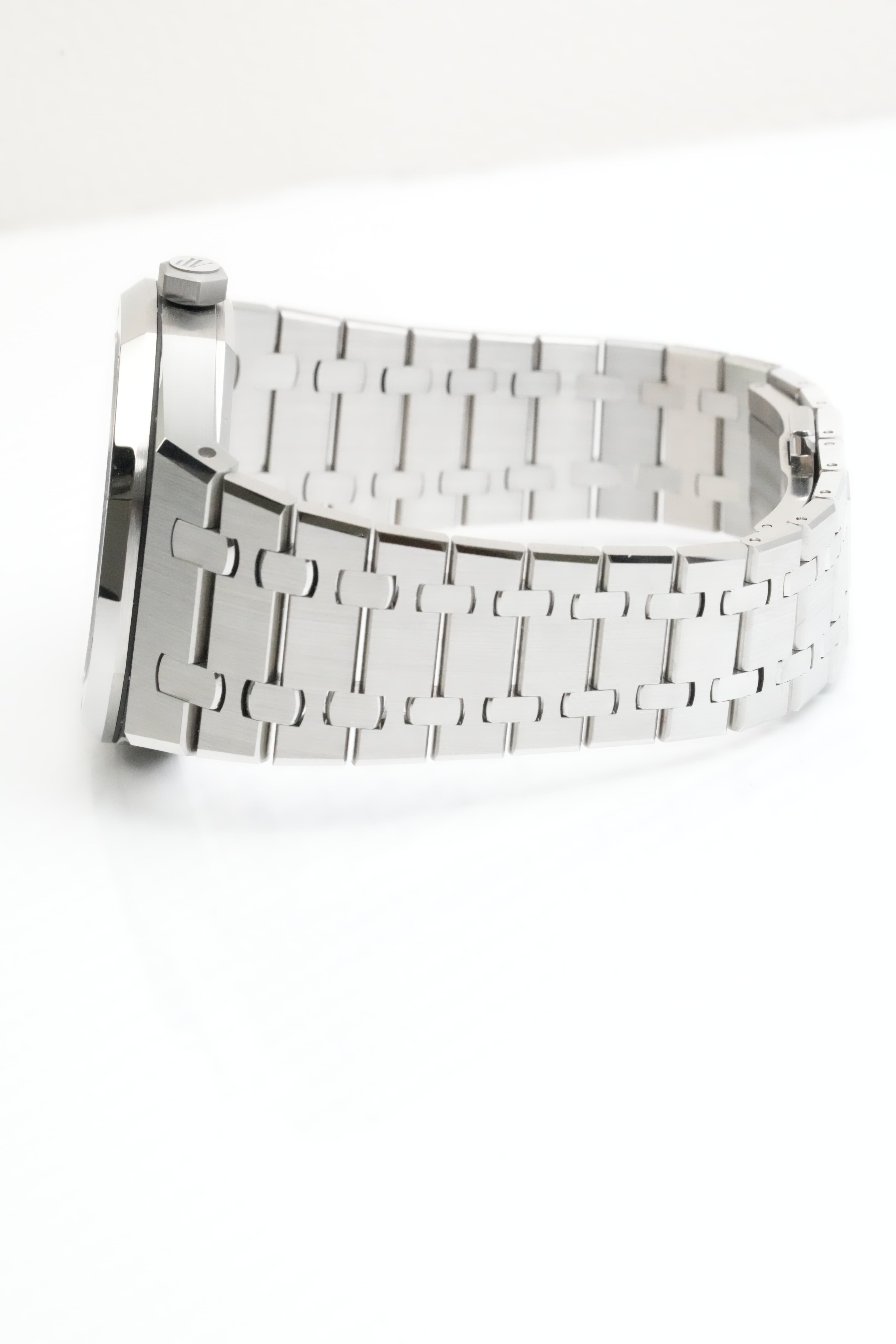 Audemars Piguet Royal Oak Green  view 4