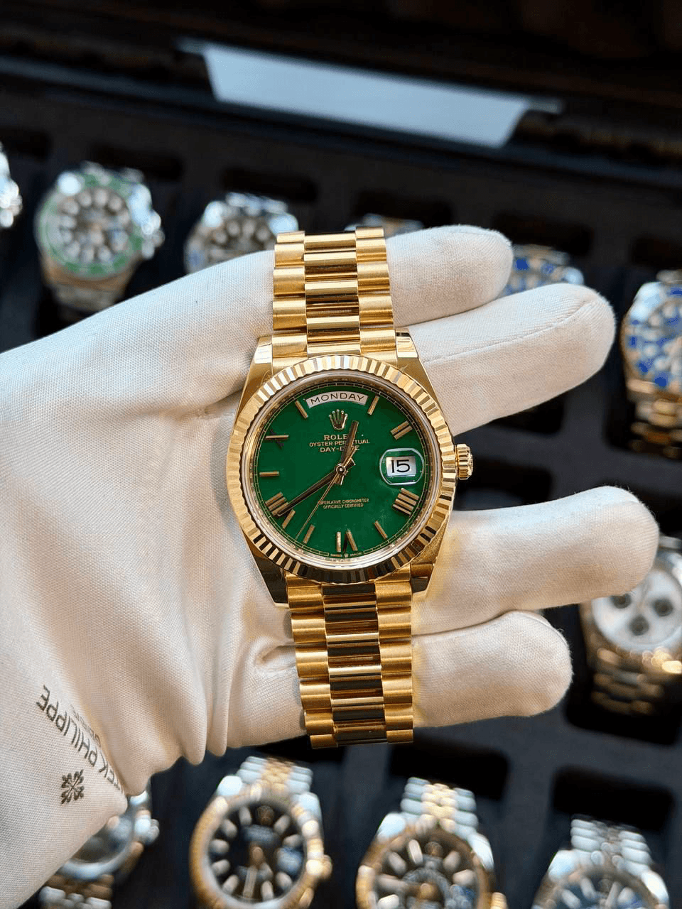 Rolex Day-Date 228235 green dial yellow gold presidential bracelet
